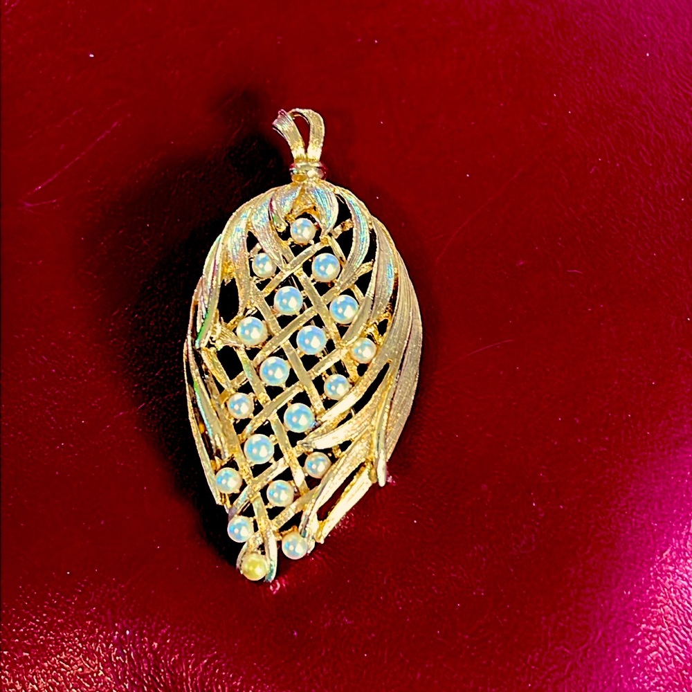 LISNER Brooch